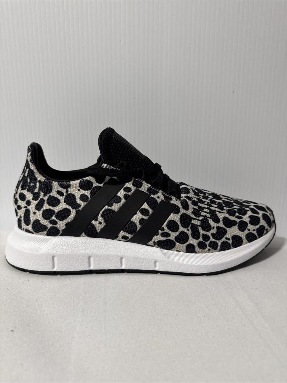 Adidas Swift Run 1.0 Women’s Size 9 JR0634 Leopard Print White And Black